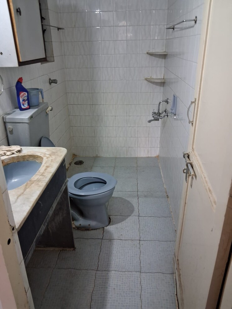 Bathroom, naiknavare-chaitraban-residency 2 Bedroom 1000 Sq.Ft. Apartment In Aundh Pune 9145158