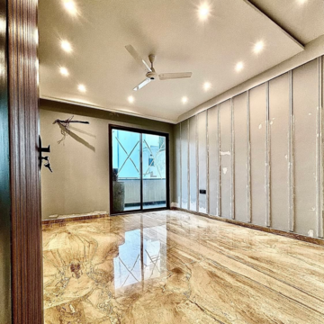Room in 3 BHK Builder Floor at Green Fields Colony – for Rent