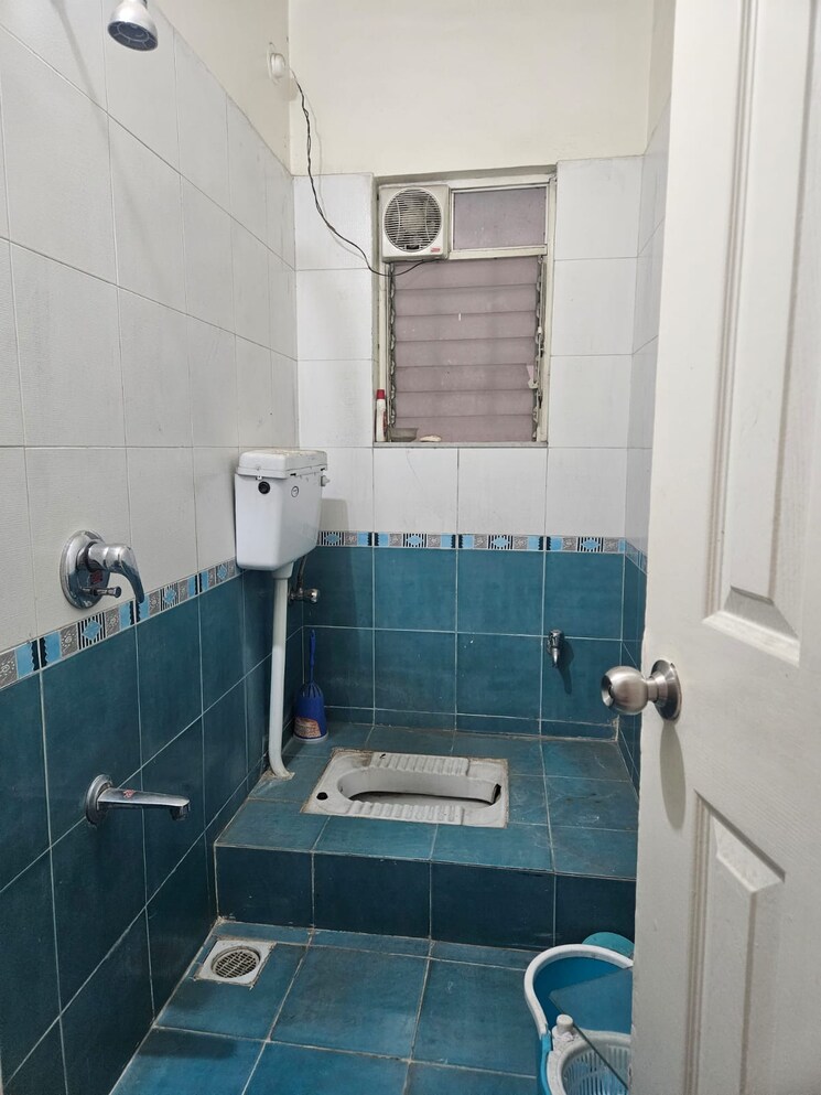 Bathroom, la-valle-casa 3 Bedroom 1500 Sq.Ft. Apartment In Bavdhan Pune 9145128