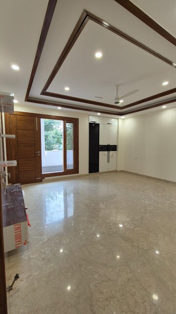 Room in 4 BHK Builder Floor at Sector 21c – for Sale