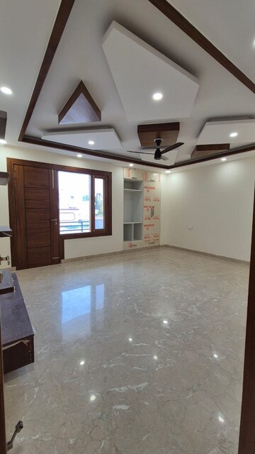 Room in 4 BHK Builder Floor at Sector 21c – for Sale