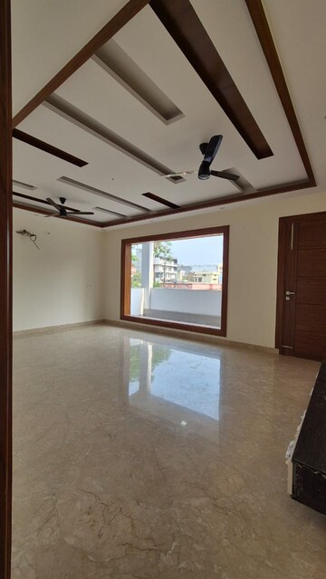 Room in 4 BHK Builder Floor at Sector 21c – for Sale