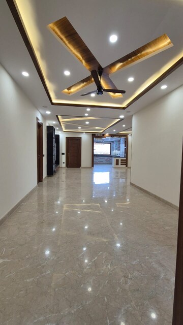 Room in 4 BHK Builder Floor at Sector 21c – for Sale