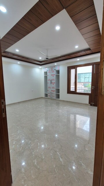 Room in 4 BHK Builder Floor at Sector 21c – for Sale