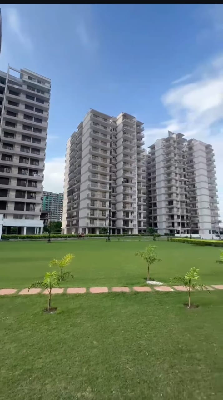 3 BHK + Pooja Room,Servant Room Apartment For Sale in Cosmos Express 99