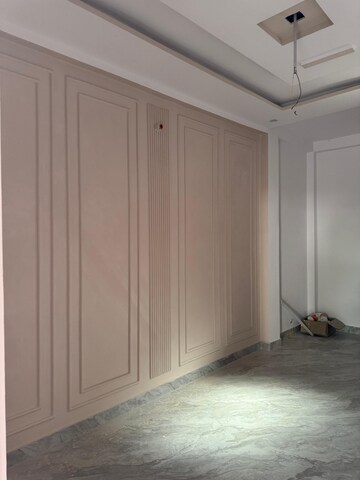 Room in 3 BHK Independent House at Jankipuram Extension – for Sale