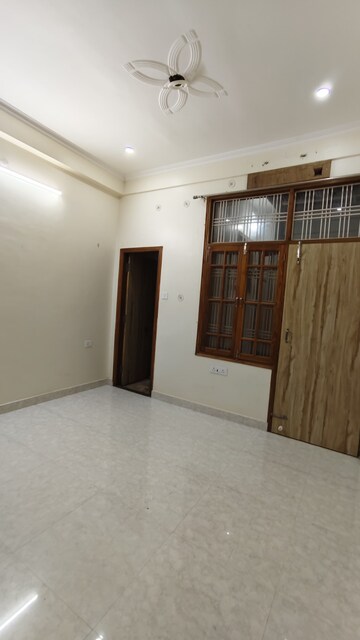 Room in 2 BHK Independent House at Gomti Nagar – for Rent