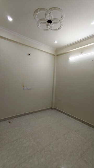 Room in 2 BHK Independent House at Gomti Nagar – for Rent