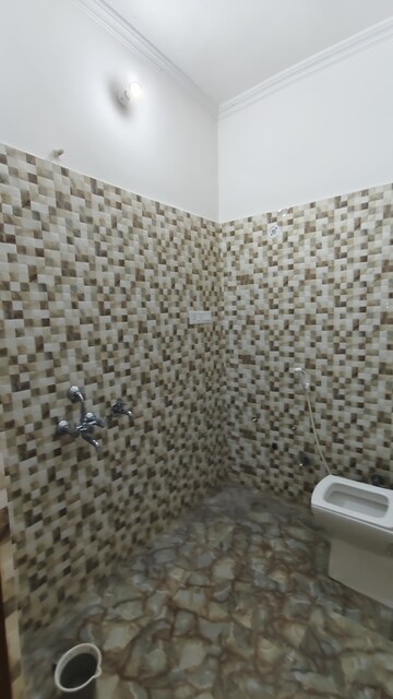 Bathroom in 2 BHK Independent House at Gomti Nagar – for Rent