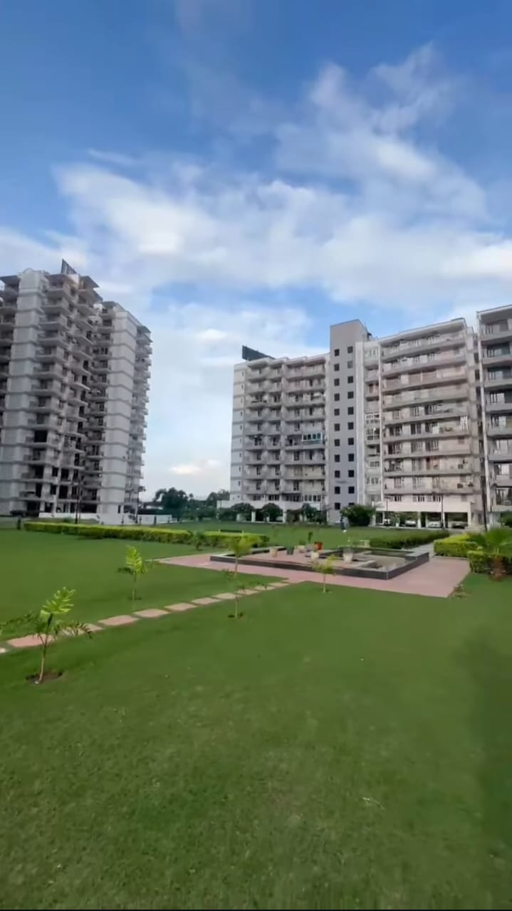 3 BHK + Pooja Room,Servant Room Apartment For Sale in Cosmos Express 99