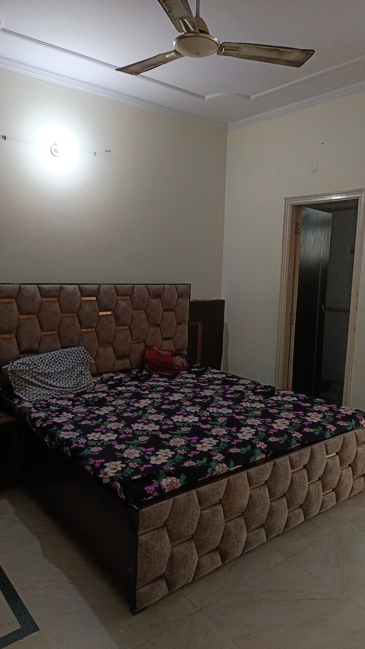 Bedroom, east patel nagar 3 Bedroom 1200 Sq.Ft. Builder Floor In East Patel Nagar Delhi 9145387