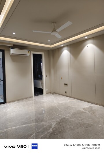 Room in 3 BHK Builder Floor at Greater Kailash I – for Rent
