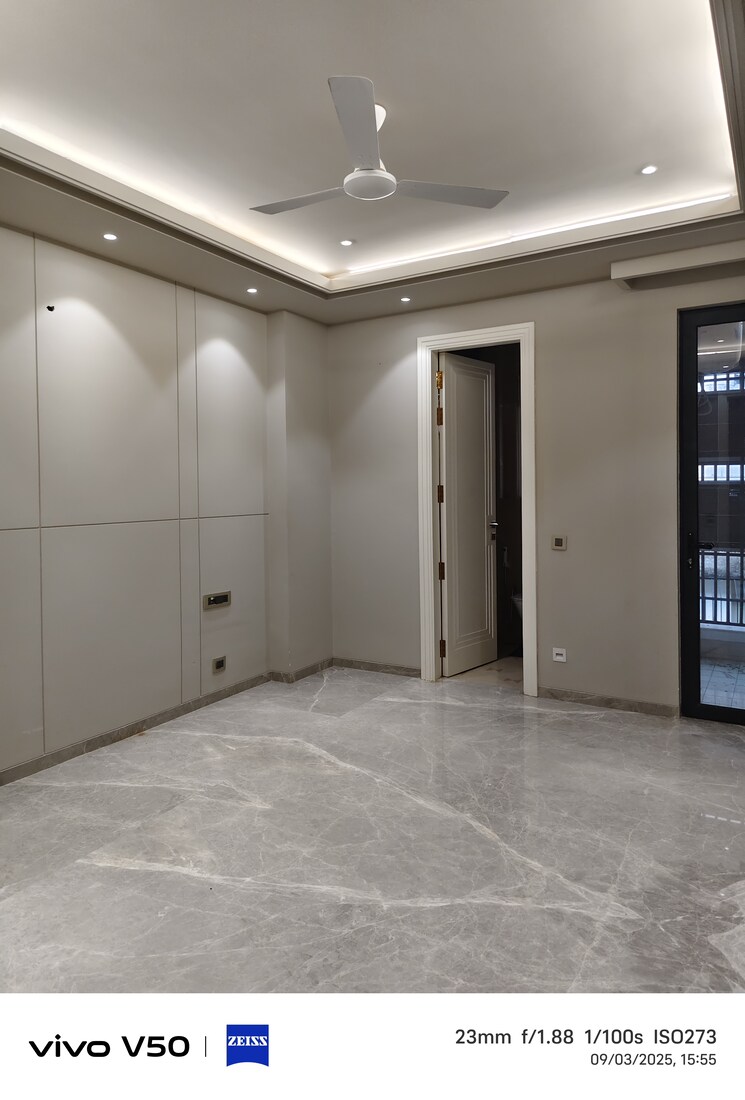 Room, greater kailash i 3 Bedroom 208 Sq.Yd. Builder Floor In Greater Kailash I Delhi 9145399