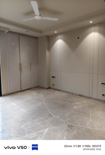 Room in 3 BHK Builder Floor at Greater Kailash I – for Rent
