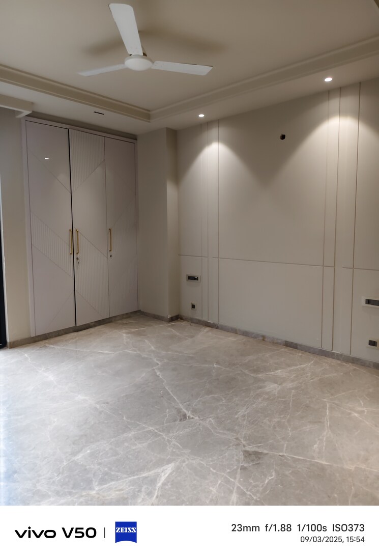 Room, greater kailash i 3 Bedroom 208 Sq.Yd. Builder Floor In Greater Kailash I Delhi 9145399