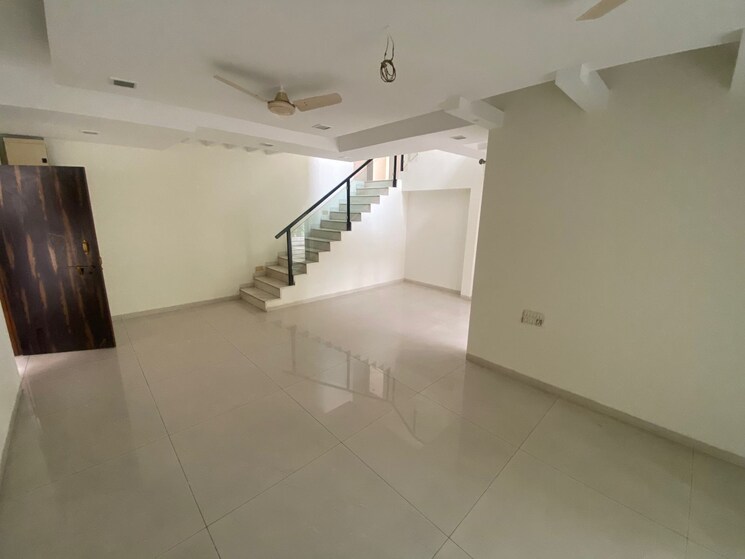 Master Bedroom, rohan-tapovan 3 Bedroom 2000 Sq.Ft. Apartment In Shivajinagar Pune 9145407