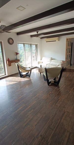 Team Area in 3 BHK Apartment at Kalpataru Hills, Manpada – for Sale