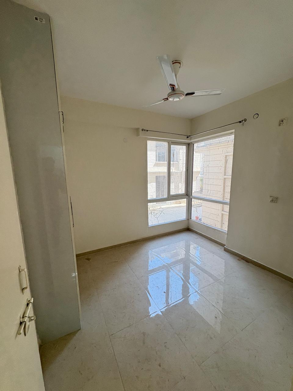 3 BHK + Servant Room Apartment For Sale in Godrej Meridien