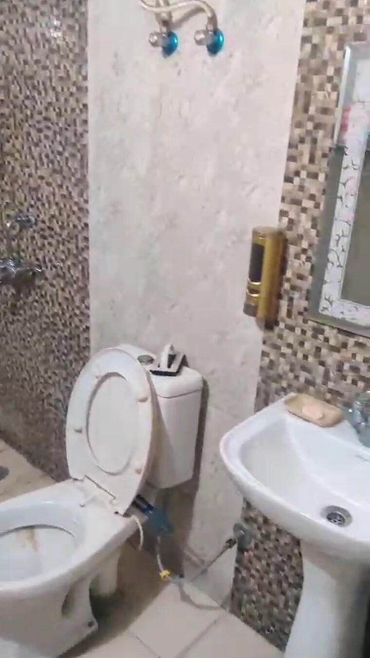 Bathroom, scc-sapphire 2 Bedroom 1035 Sq.Ft. Apartment In Raj Nagar Extension Ghaziabad 9145433