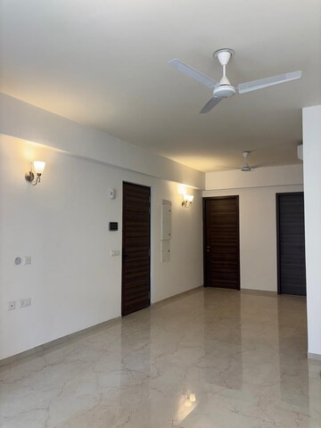 Room in 3 BHK Apartment at Smart World Orchard, Sector 61 – for Rent