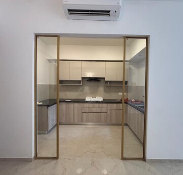 Room in 3 BHK Apartment at Smart World Orchard, Sector 61 – for Rent