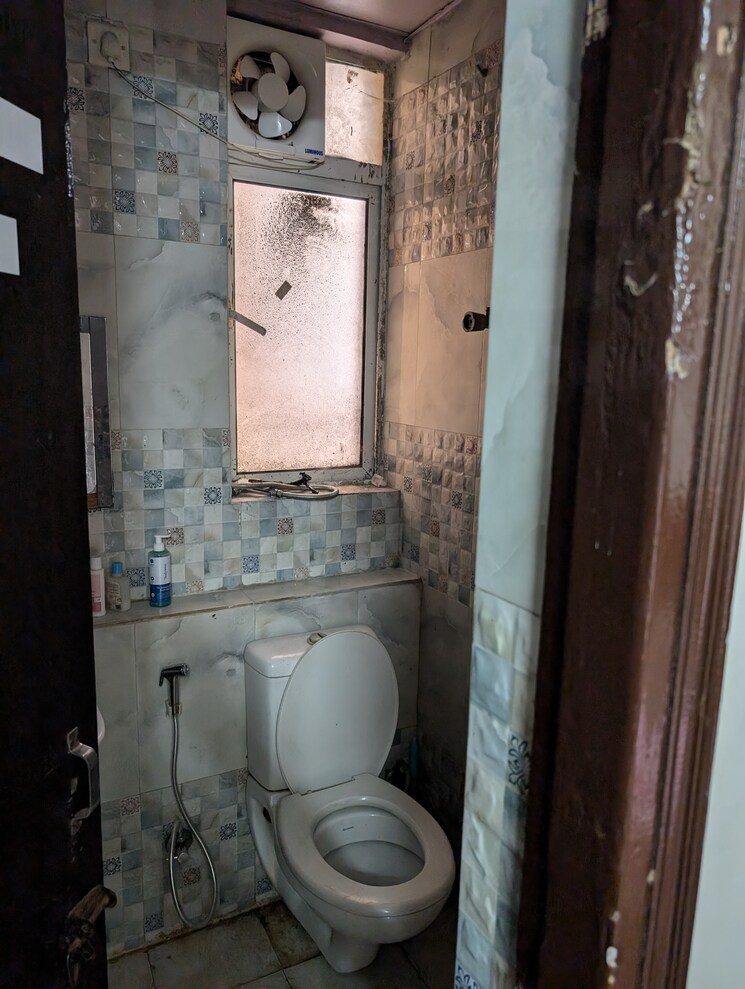 Bathroom, jaypee-greens-kosmos 2 Bedroom 942 Sq.Ft. Apartment In Sector 134 Noida 9145533