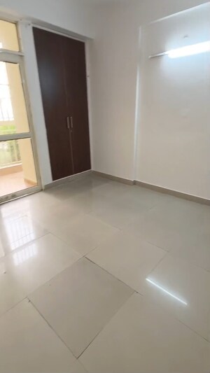 Room in 2.5 BHK Apartment at Ascent Savy Ville De, Raj Nagar Extension – for Sale
