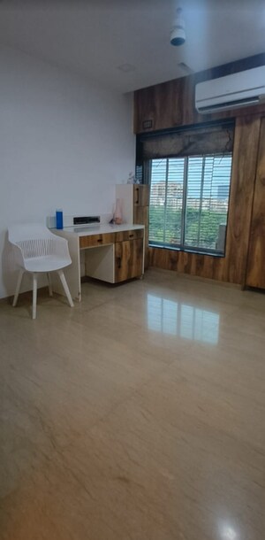 Living Room in 3.5 BHK Apartment at Kalpataru Hills, Manpada – for Sale