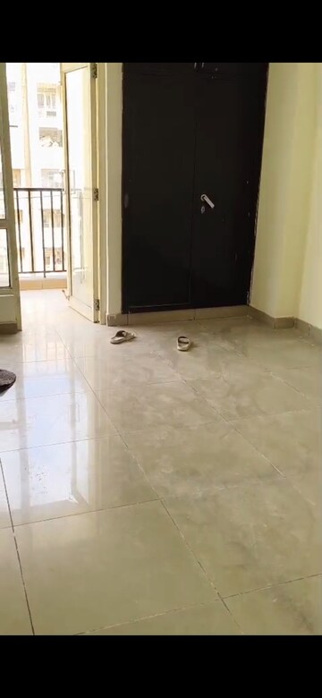 Room in 2.5 BHK Apartment at Panchsheel Hynish, Sector 1 Greater Noida – for Rent
