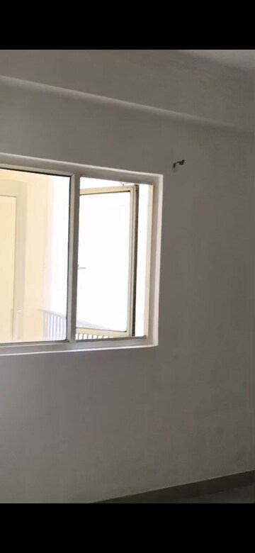 Room in 2.5 BHK Apartment at Panchsheel Hynish, Sector 1 Greater Noida – for Rent