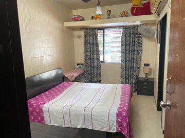 Bedroom in 2 BHK Apartment at Andheri West – for Rent