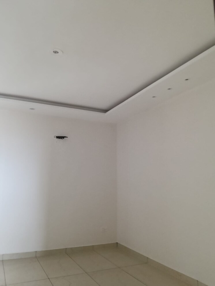 Room, pir machalla 3 Bedroom 1800 Sq.Ft. Apartment In Pir Machalla Zirakpur 9145600