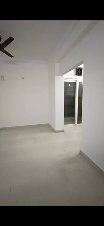 Room in 3 BHK Apartment at Trident Embassy, Sector 1 Greater Noida – for Rent