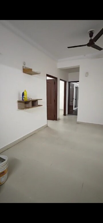 Room in 3 BHK Apartment at Trident Embassy, Sector 1 Greater Noida – for Rent