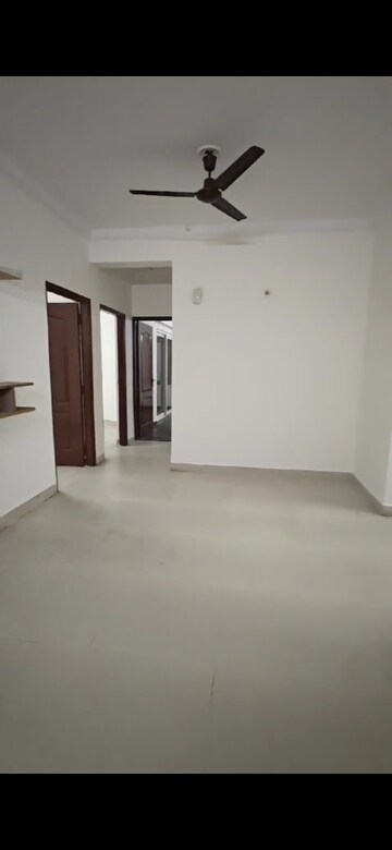 Room in 3 BHK Apartment at Trident Embassy, Sector 1 Greater Noida – for Rent
