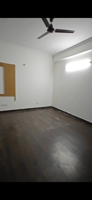 Room in 3 BHK Apartment at Trident Embassy, Sector 1 Greater Noida – for Rent