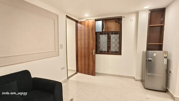 Room in 1 BHK Builder Floor at Lajpat Nagar ii – for Rent