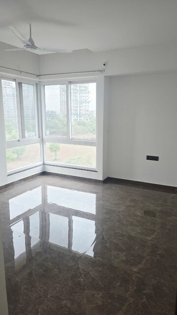 Room in 3 BHK Apartment at Shroff Aureta, Koregaon Park Annexe – for Rent