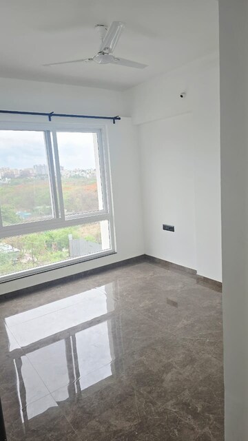 Room in 3 BHK Apartment at Shroff Aureta, Koregaon Park Annexe – for Rent