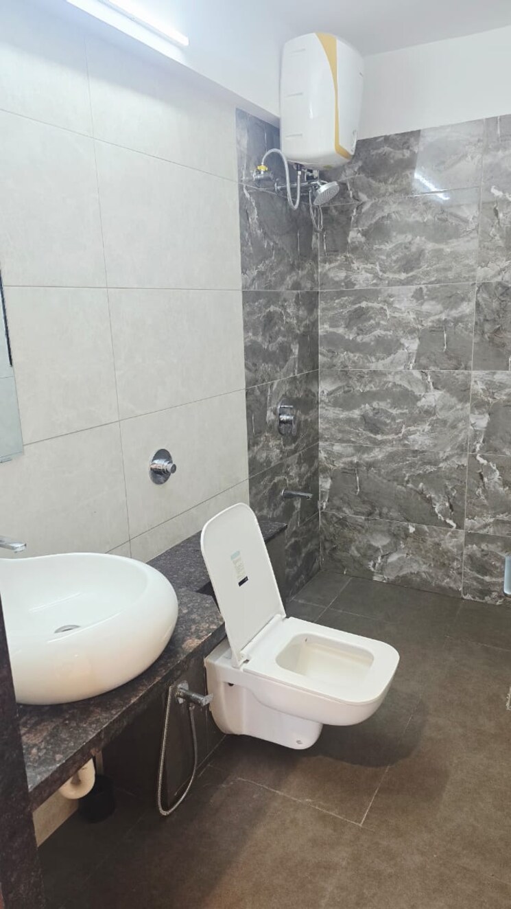 Bathroom, shroff-aureta 3 Bedroom 1200 Sq.Ft. Apartment In Koregaon Park Annexe Pune 9145676