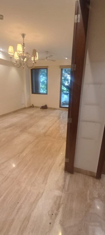Room in 3 BHK Builder Floor at Greater Kailash ii – for Rent