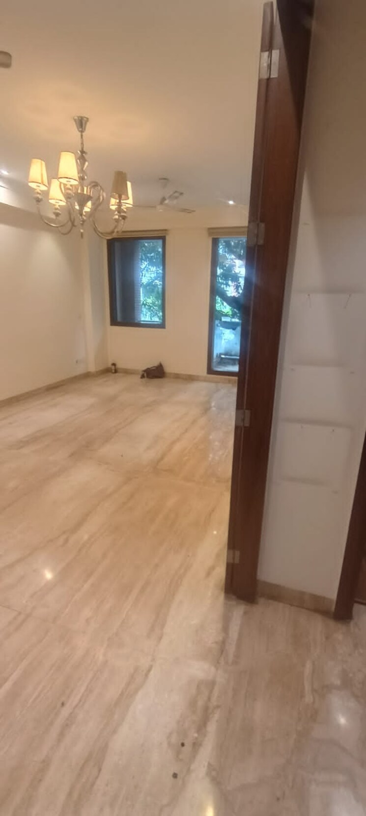 Room, greater kailash ii 3 Bedroom 250 Sq.Yd. Builder Floor In Greater Kailash ii Delhi 9145688