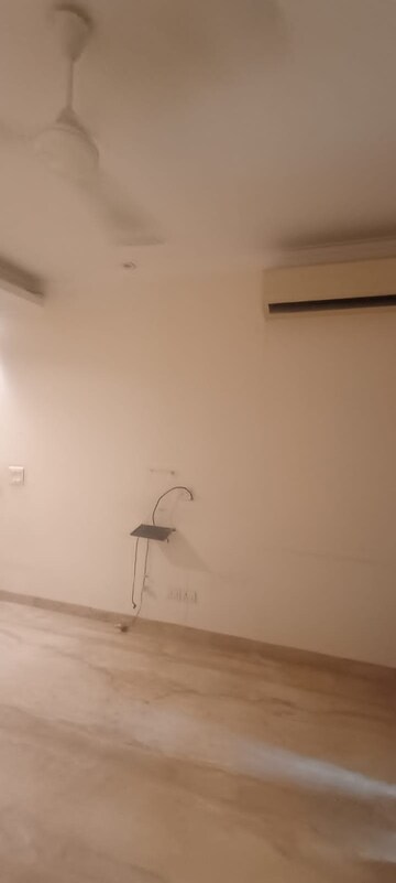 Room in 3 BHK Builder Floor at Greater Kailash ii – for Rent