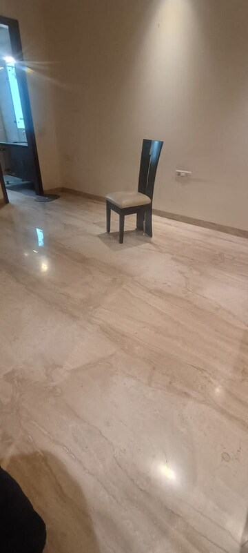 Room in 3 BHK Builder Floor at Greater Kailash ii – for Rent