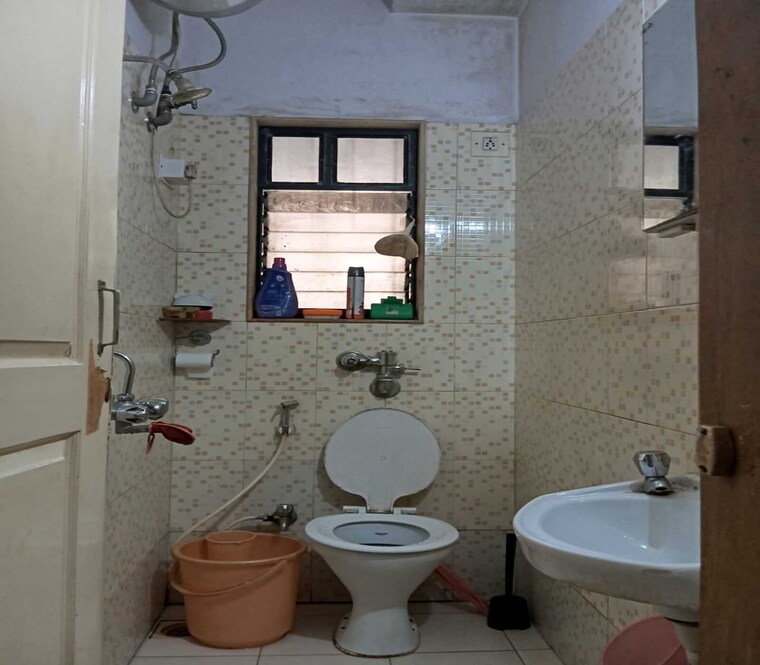 Bathroom, dadar east 2 Bedroom 600 Sq.Ft. Apartment In Dadar East Mumbai 9145683