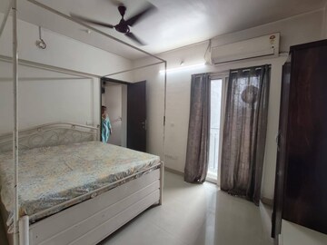 Bedroom in 2 BHK Apartment at Andheri West – for Rent