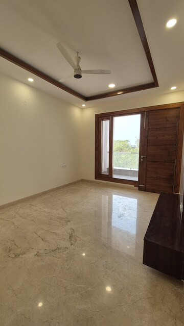 Room in 5 BHK Builder Floor at Sector 46 – for Sale