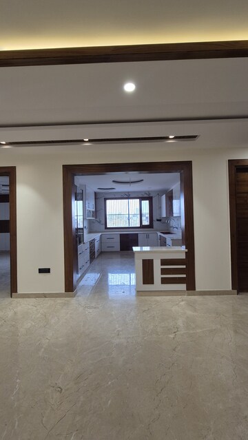 Room in 5 BHK Builder Floor at Sector 46 – for Sale