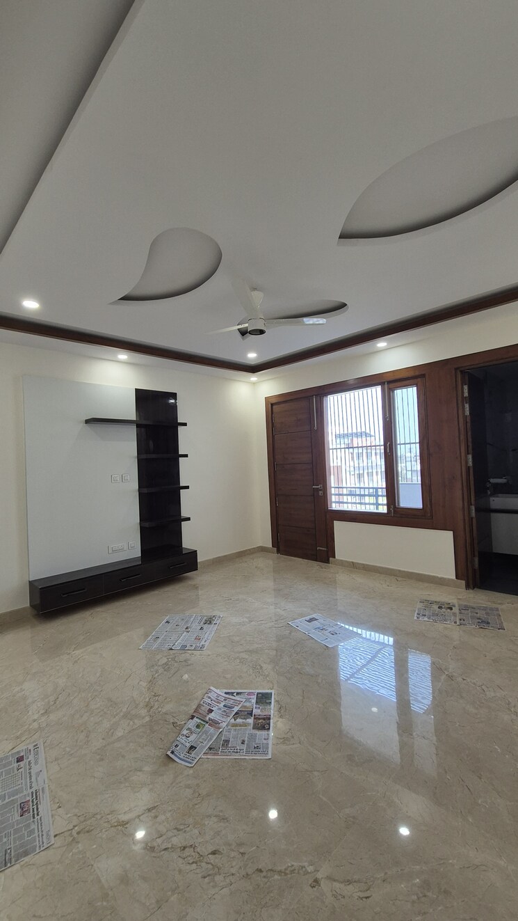 Room, sector 46 5 Bedroom 4500 Sq.Ft. Builder Floor In Sector 46 Faridabad 9145690