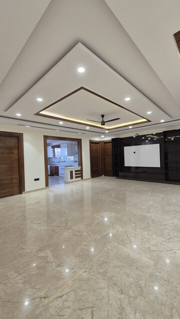 Parking in 5 BHK Builder Floor at Sector 46 – for Sale
